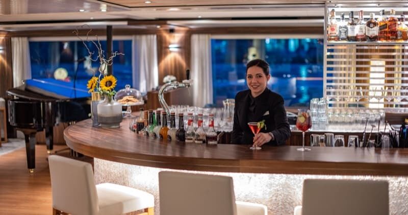 Bar Service auf der Amadeus Star