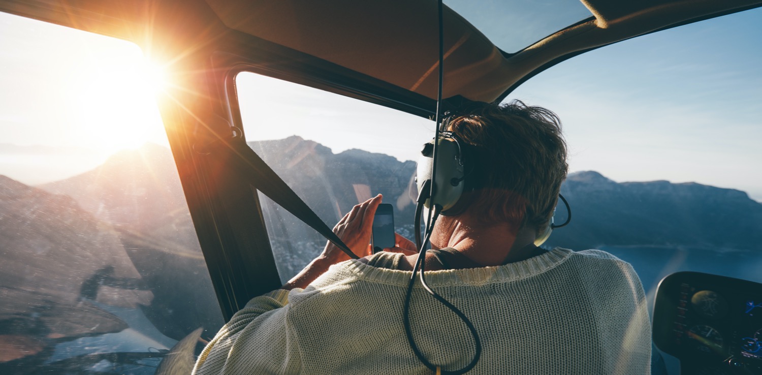 Die Welt aus dem Helikopter bestaunen